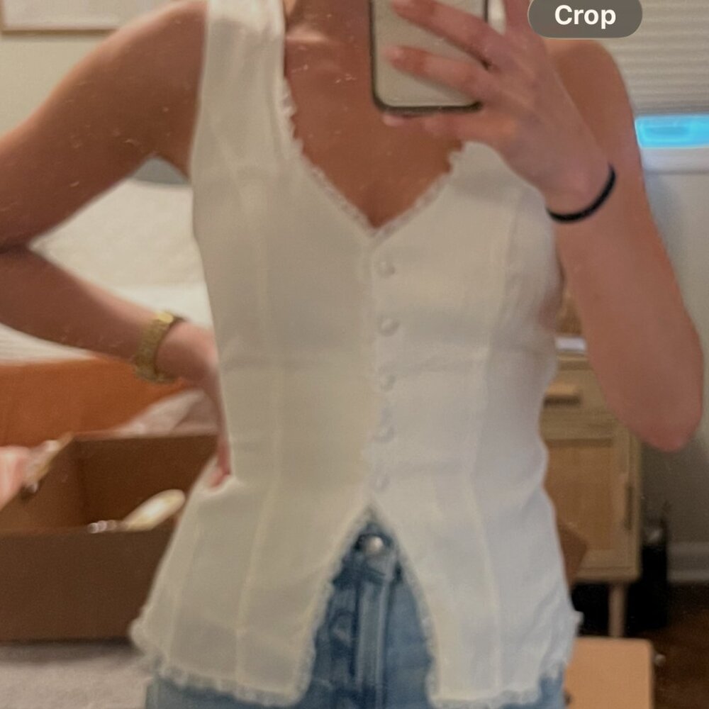 Reformation Skylar Button Front Vest Top - Cream, Size 2 - Picture 5 of 12